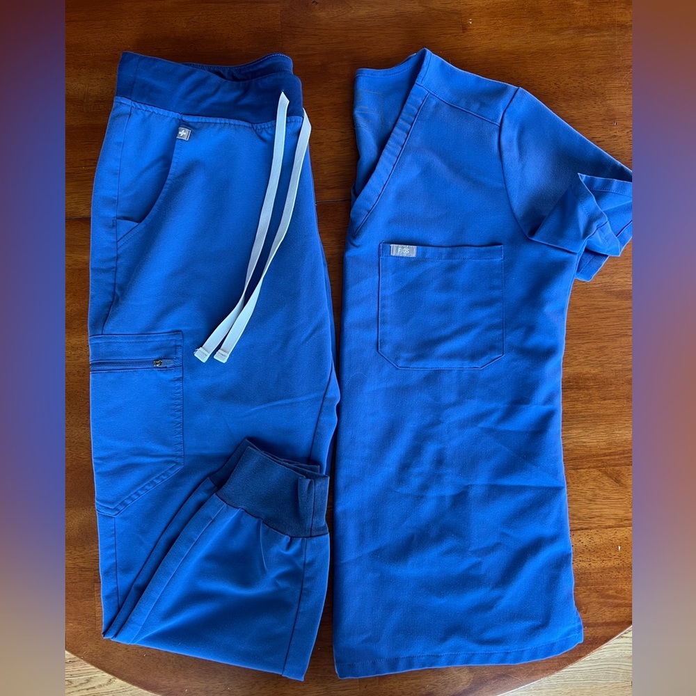 Figs scrub set. Color royal blue.